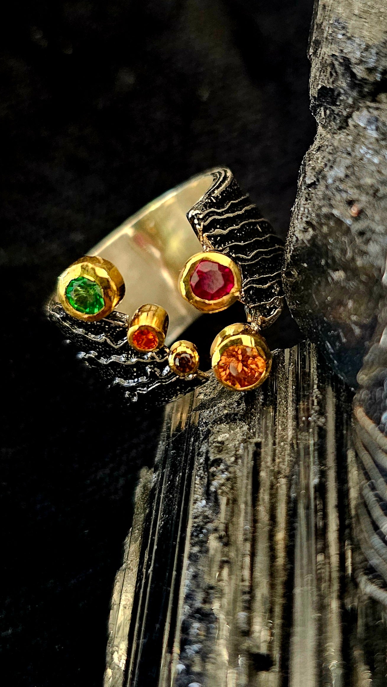 The Rift of Realms” – the split-design ring that feels like a tear between dimensions.