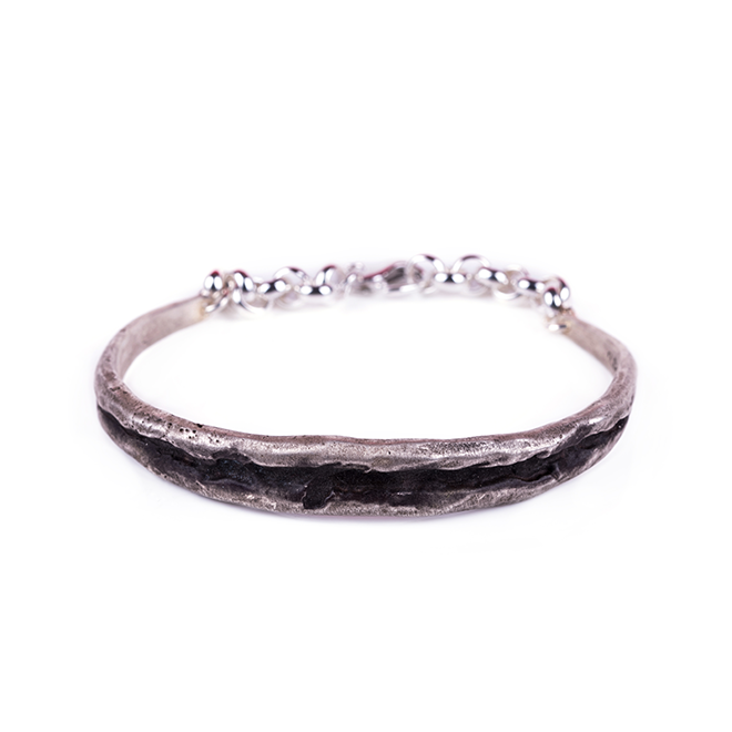 LAVA RIVER WITH CHAIN